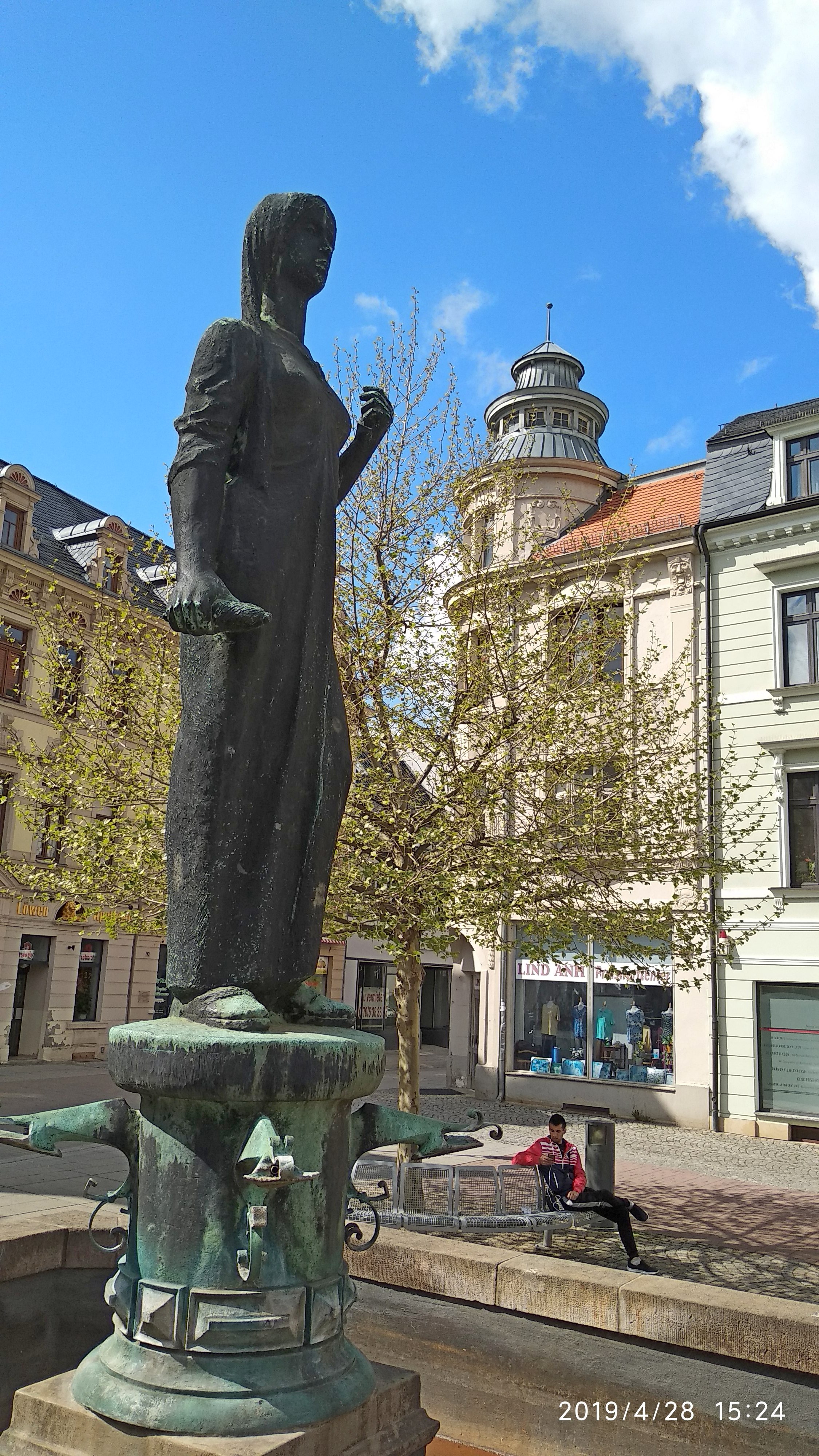 Spinnerin am Markt